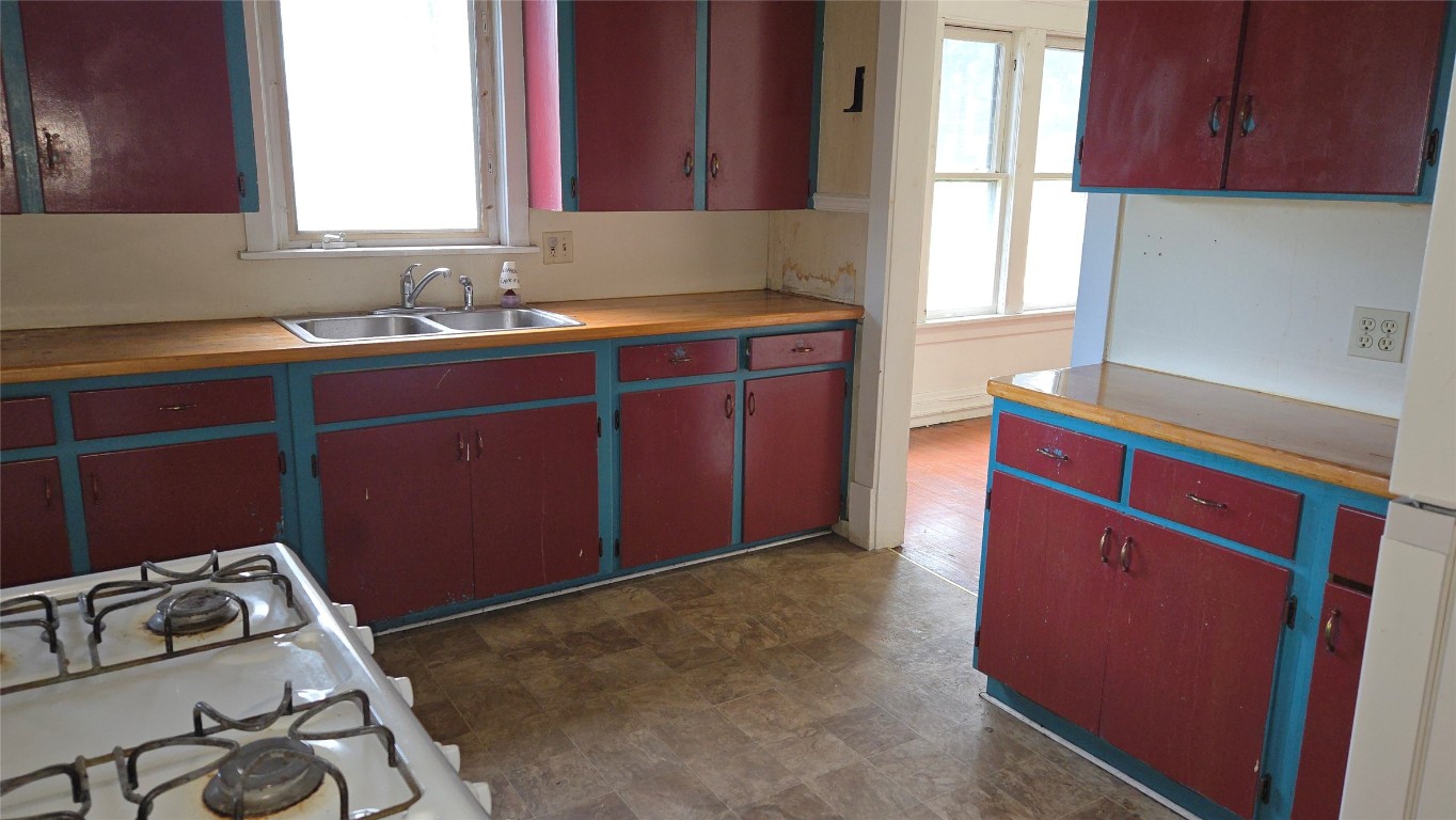 387 Riverside Drive Johnson City, NY 13790 - Photo 7 of 31