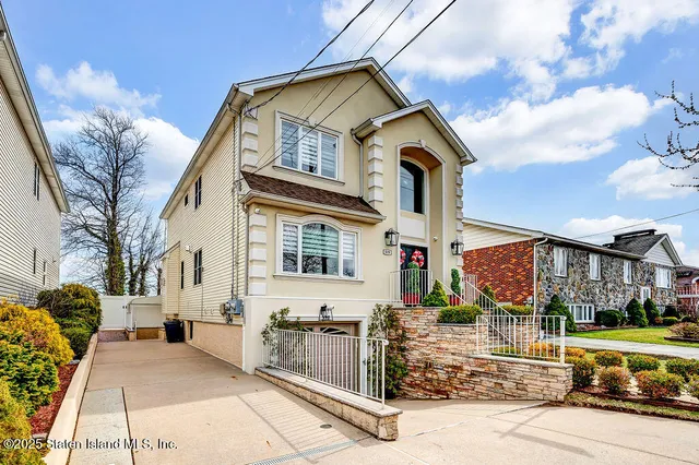 $1,380,000 | 629 Marcy Avenue | Huguenot