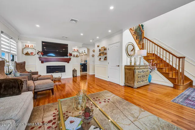$1,380,000 | 629 Marcy Avenue | Huguenot