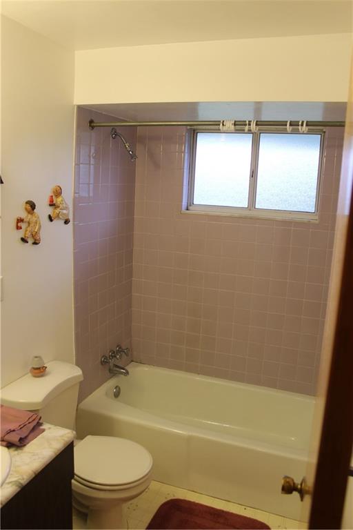11 6th Way Russellton, PA 15076 - Photo 11 of 20 a bathroom with a toilet a sink and bathtub