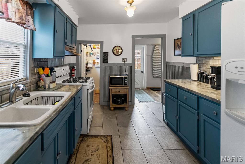 360 South Main Street White Hall, IL 62092 - Photo 14 of 38