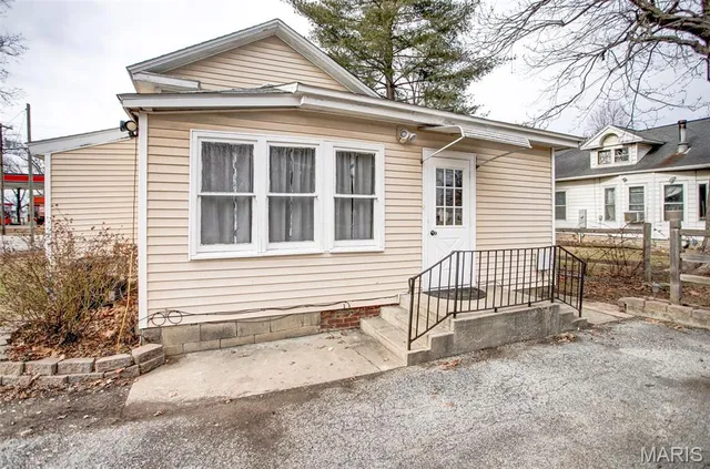 $199,900 | 360 South Main Street, White Hall, IL 62092