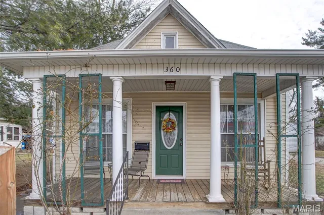 $199,900 | 360 South Main Street, White Hall, IL 62092