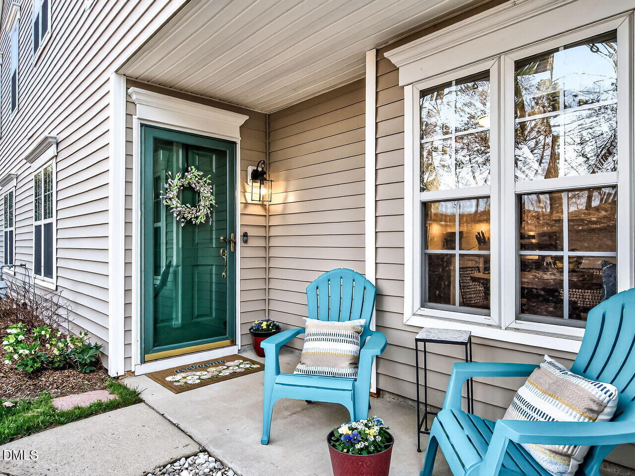 003-1280x960-front-porch