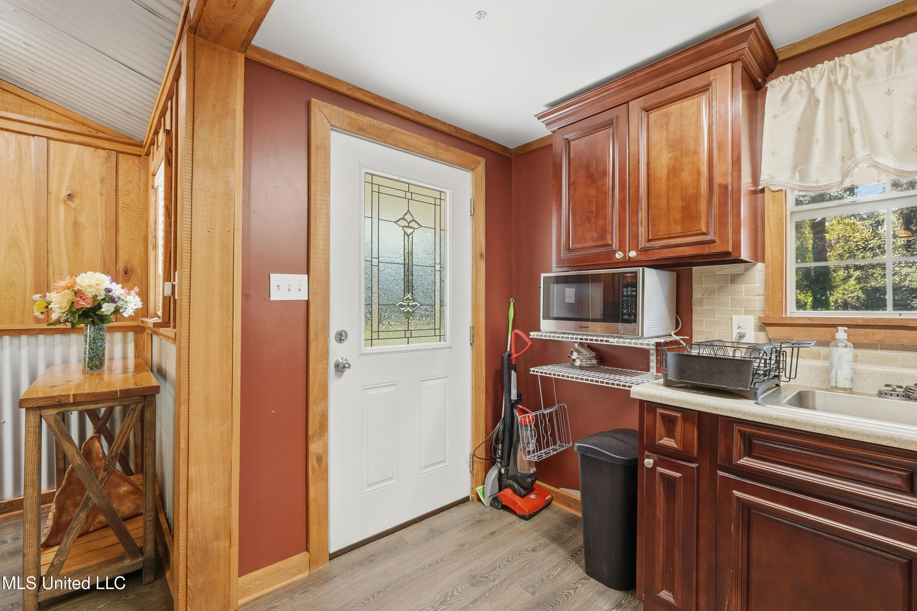 54 Oak Point Road Picayune, MS 39466 - Photo 6 of 27 ENTRY INTERIOR