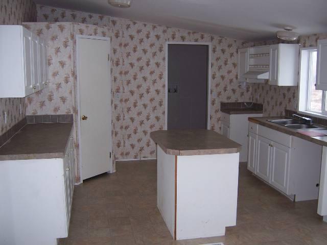 423 Wilcox Road Tieton, WA 98947 - Photo 3 of 4 a kitchen with a stove and a refrigerator