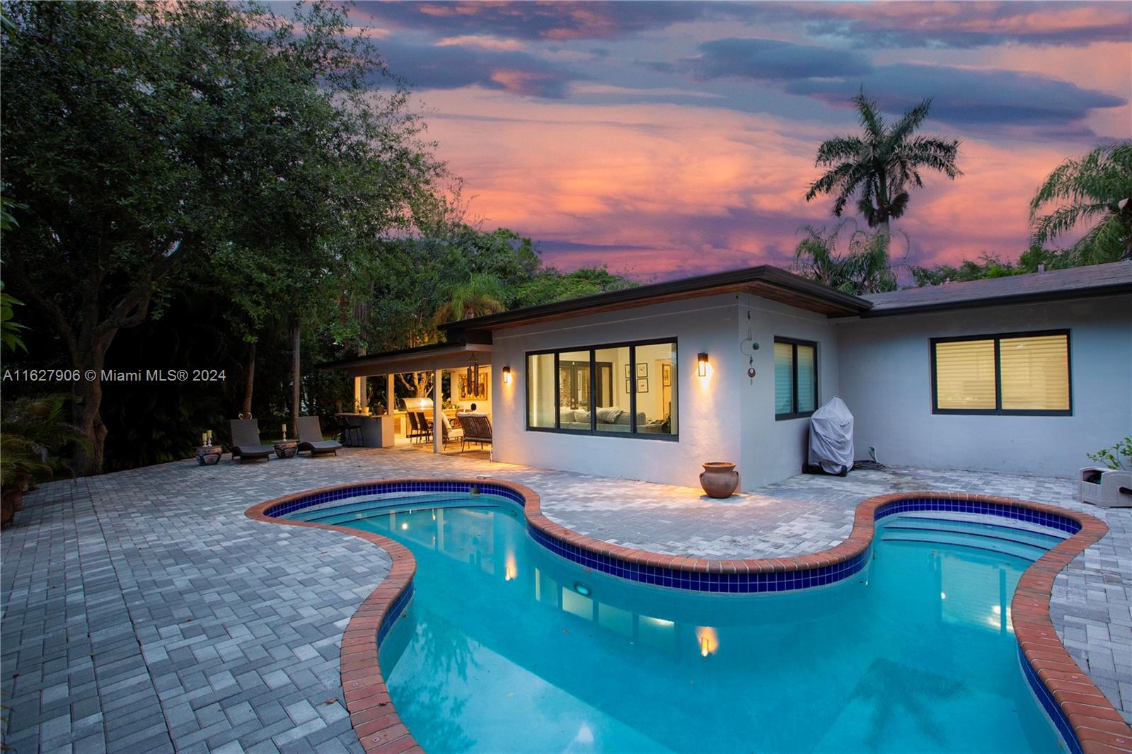 5880 Southwest 87th St