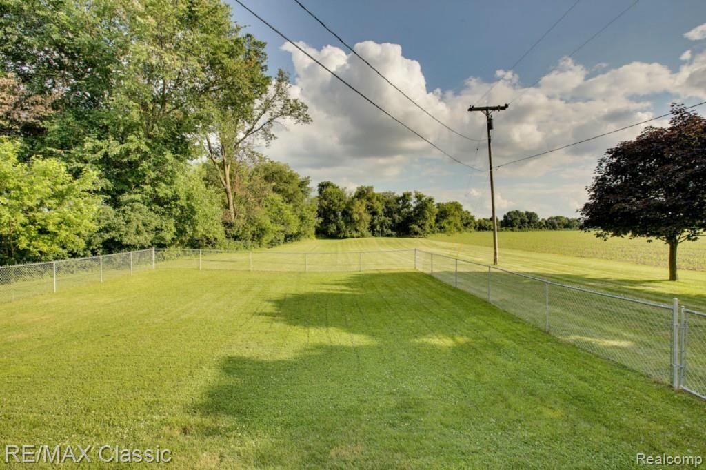 50821 Geddes Road Canton, MI 48188 - Photo 7 of 26 Fenced in area.