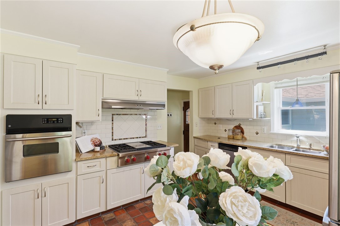 26 Valley Crest Road Greece, NY 14616 - Photo 12 of 35