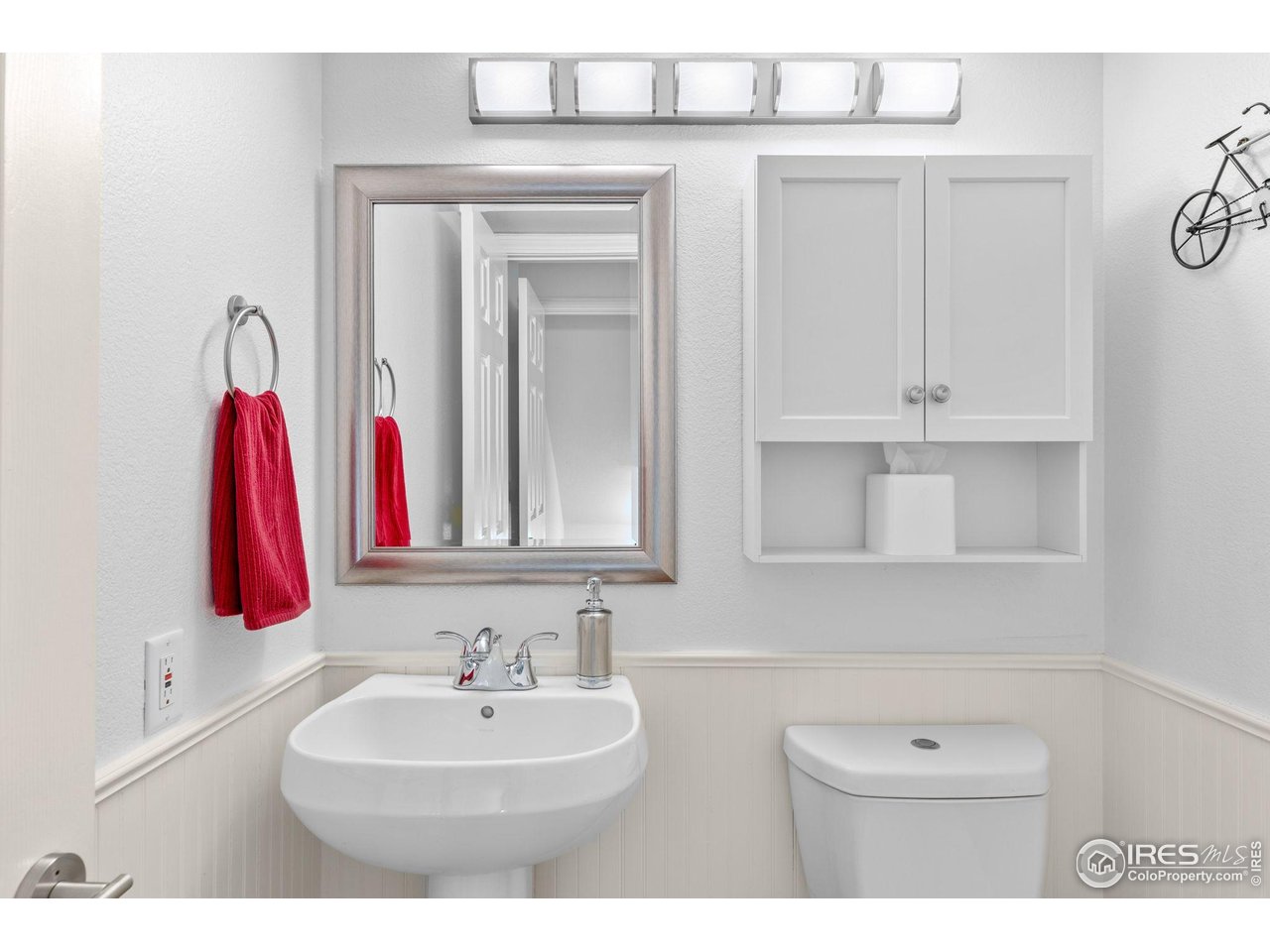 5646 Rim Rock Court Boulder, CO 80301 - Photo 21 of 50 main floor powder room