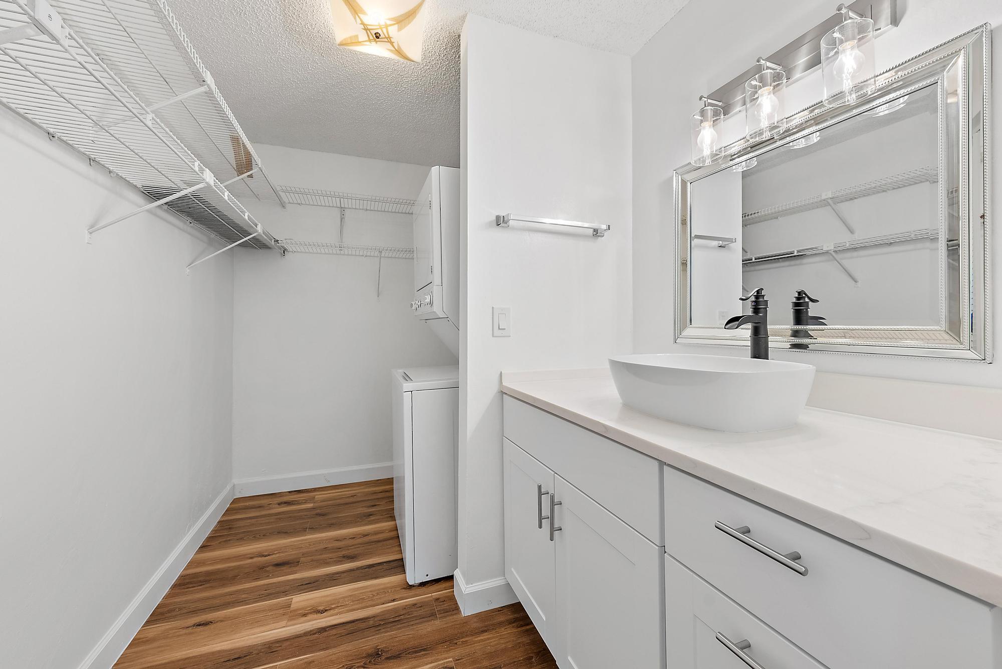 12416 Alternate A1a Palm Beach Gardens, Unit P7 Palm Beach Gardens, FL 33410 - Photo 13 of 23 Walk in Closet / Laundry Room