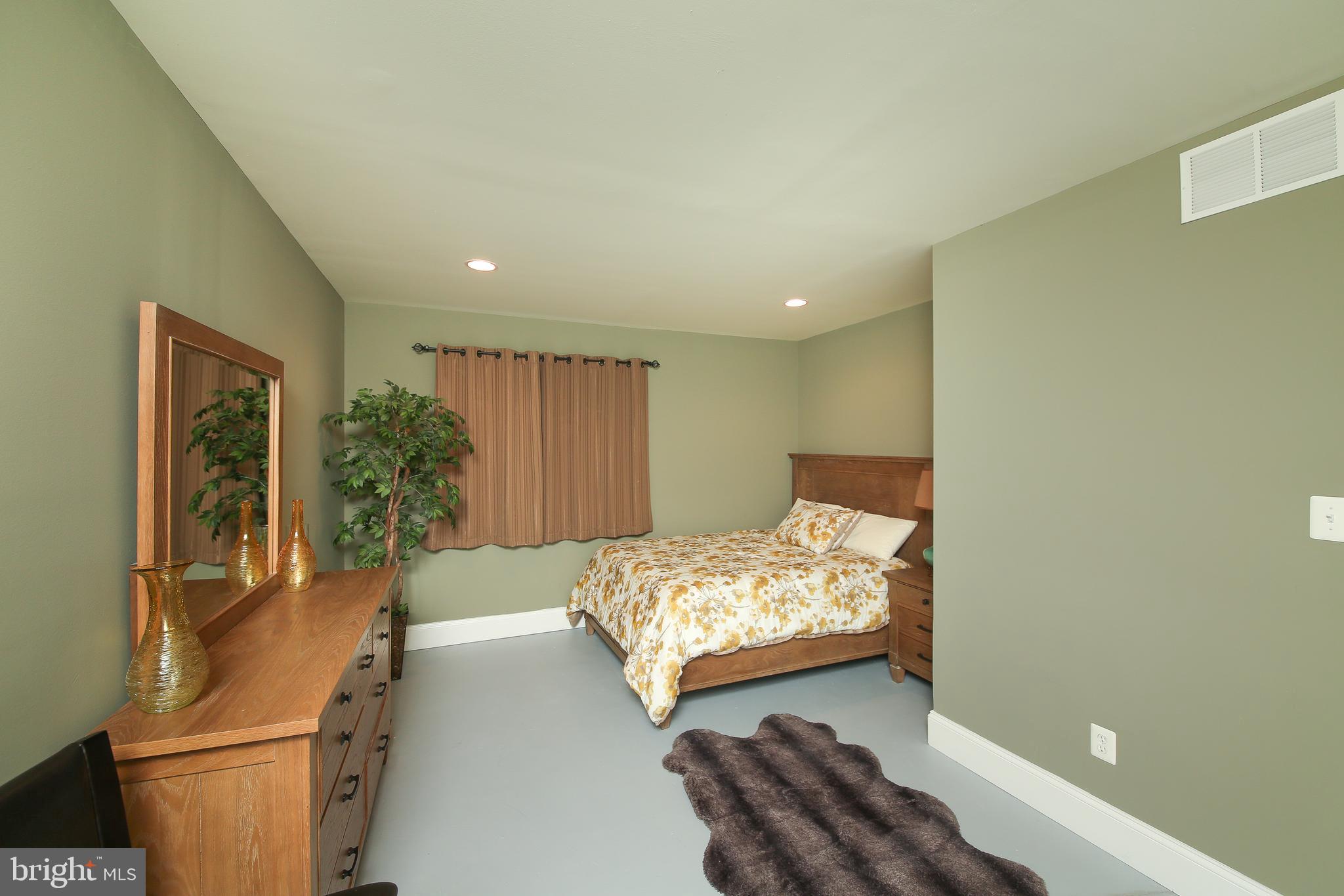 342 Alexander Drive Telford, PA 18969 - Photo 26 of 31 a bedroom with a bed and a dresser