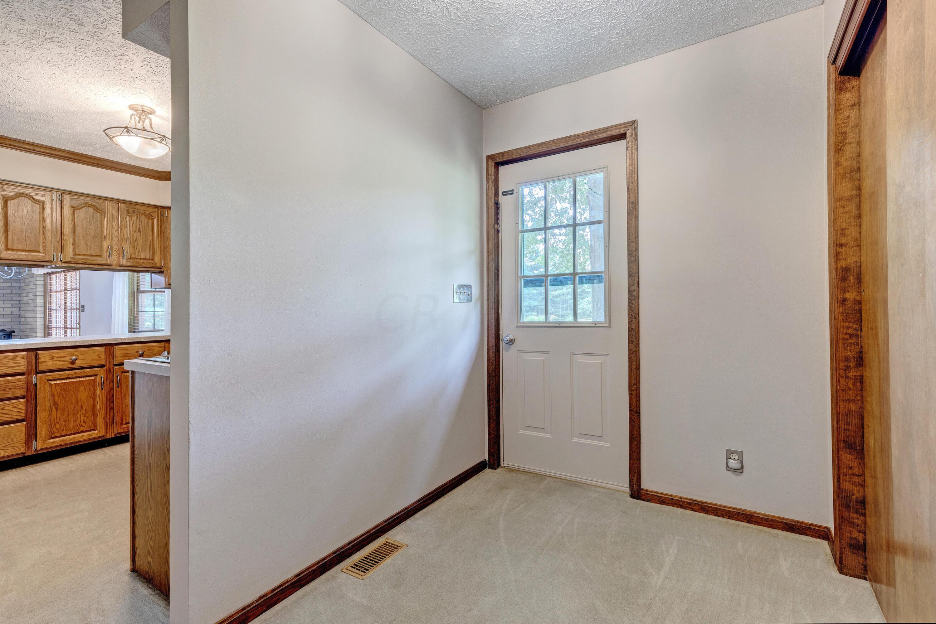 8019 Dustin Road Galena, OH 43021 - Photo 17 of 59 8019DustinRoad_Hommati102-13