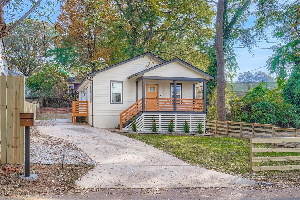 194 Dearborn Street Southeast Atlanta, GA 30317 - Photo 2 of 25 a front view of a house with a yard
