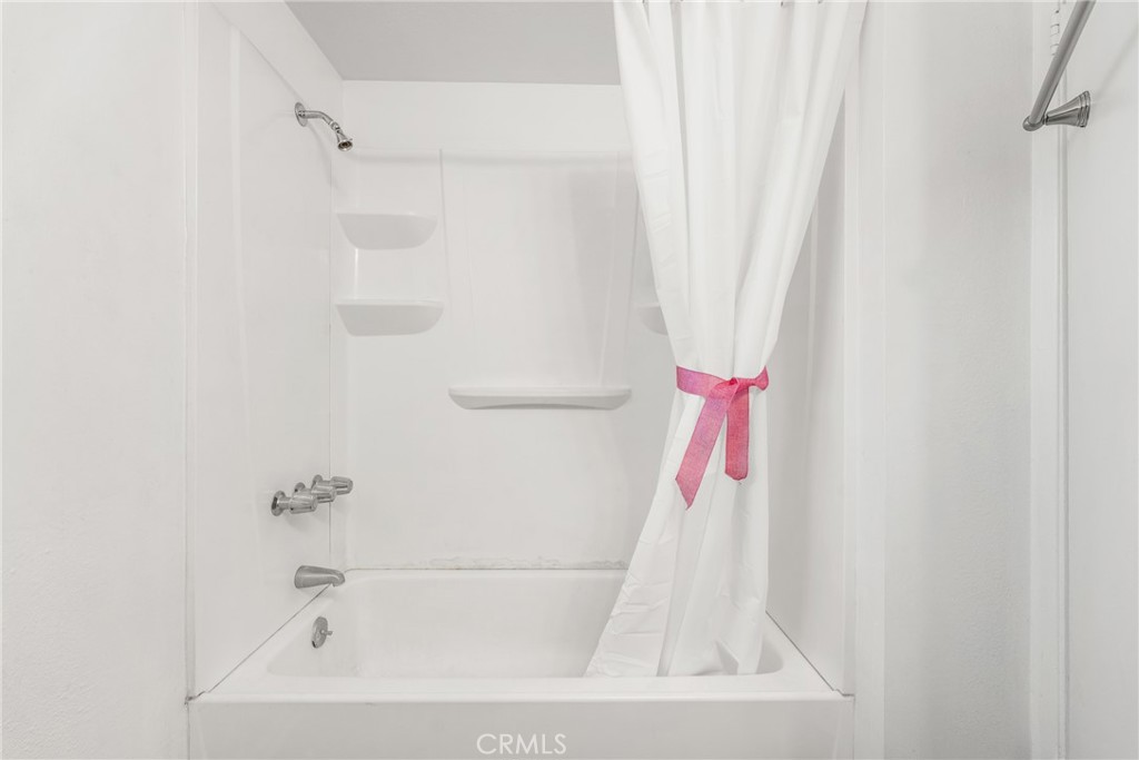 533 Jackson Street Colton, CA 92324 - Photo 11 of 31 Unit A- Bathroom 2