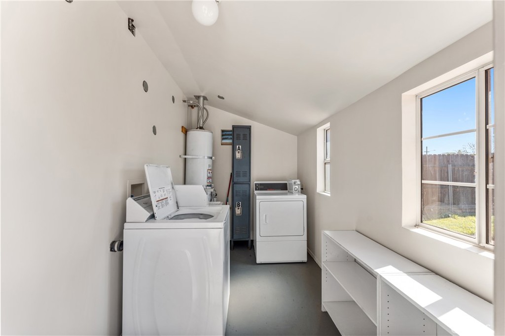 533 Jackson Street Colton, CA 92324 - Photo 24 of 31 Laundry Room