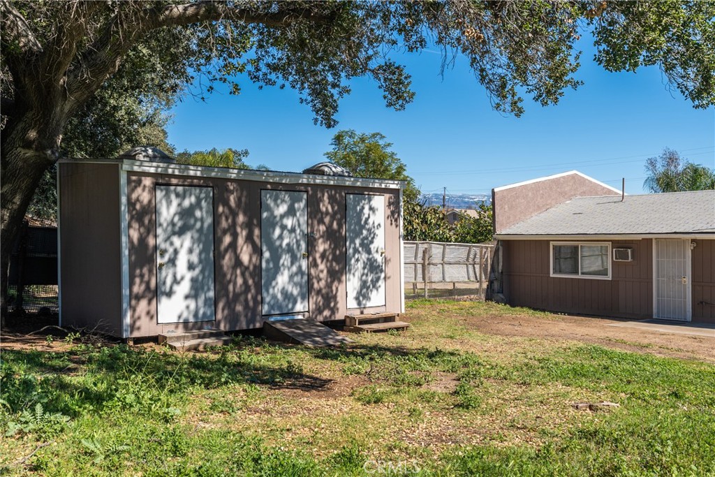 533 Jackson Street Colton, CA 92324 - Photo 29 of 31 Outdoors storage Units