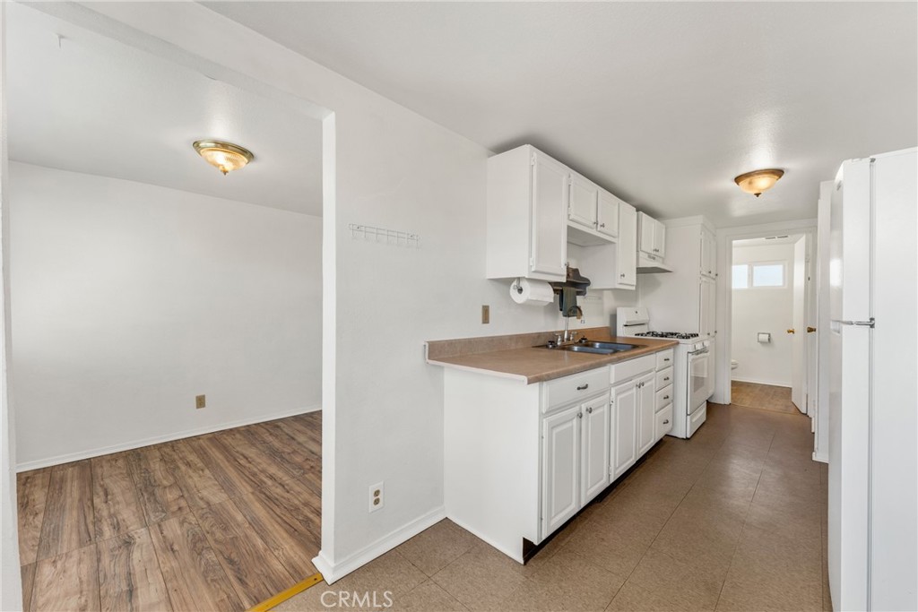 533 Jackson Street Colton, CA 92324 - Photo 4 of 31 Unit A-Kitchen