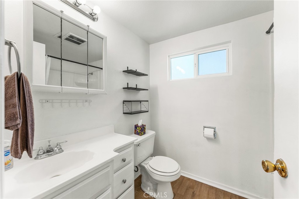 533 Jackson Street Colton, CA 92324 - Photo 9 of 31 Unit A- Bathroom 1