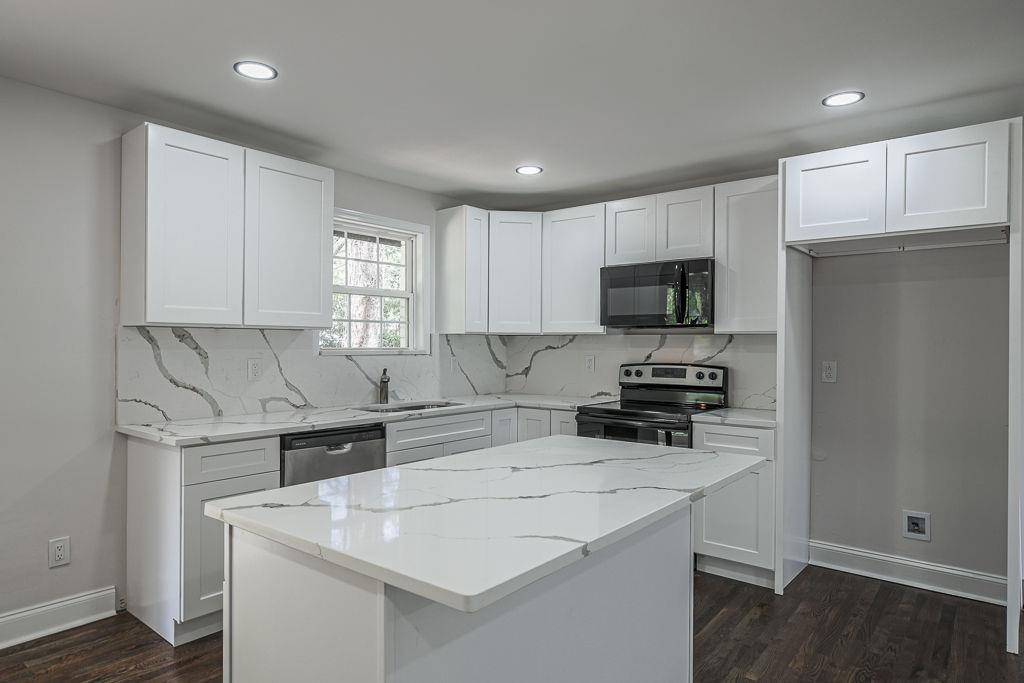 2248 Willoby Court Morrow, GA 30260 - Photo 4 of 31 a kitchen that has a sink and a stove in it
