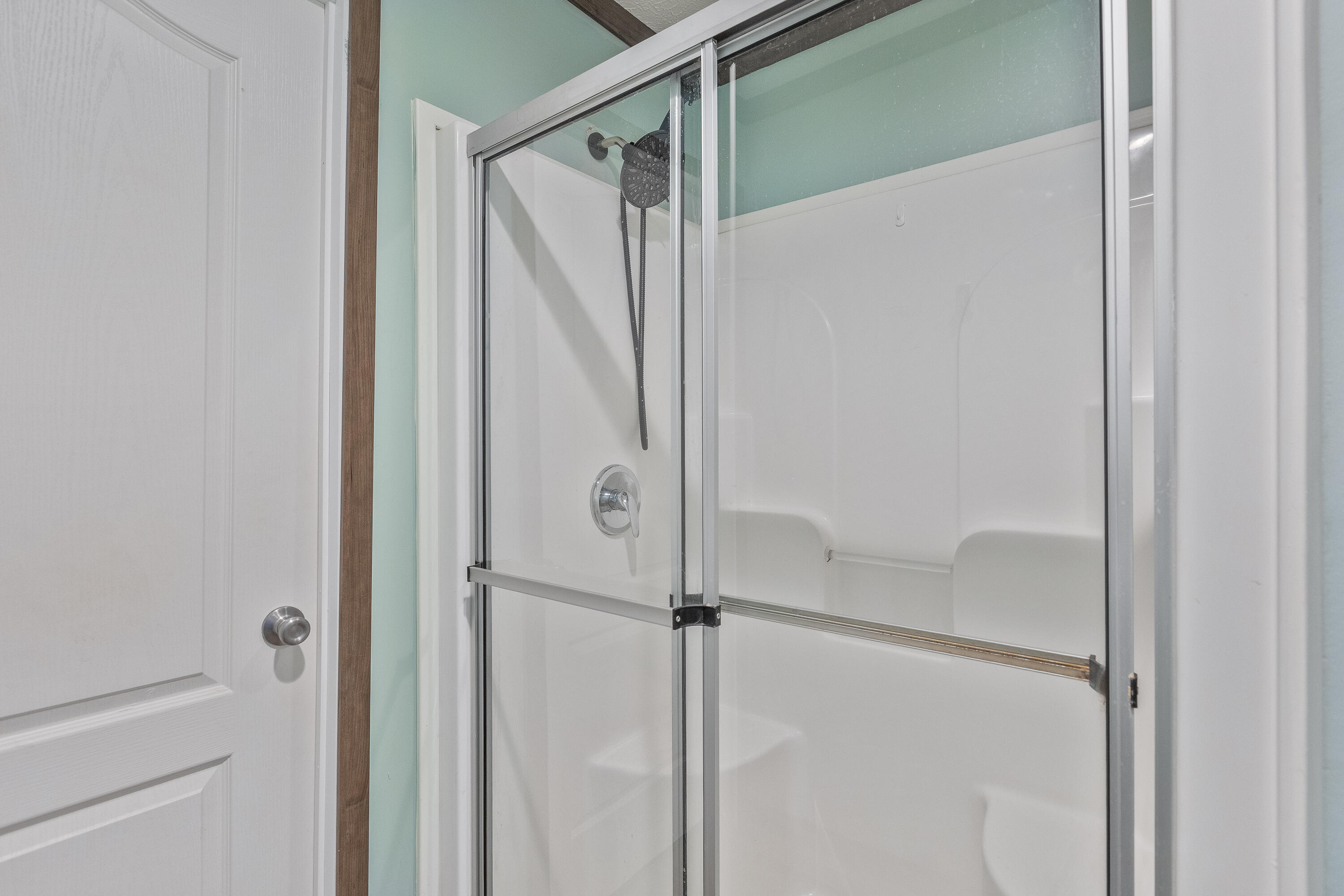 1735 Richmond Road Lancaster, KY 40444 - Photo 22 of 49 Primary Bath : Walk-In Shower