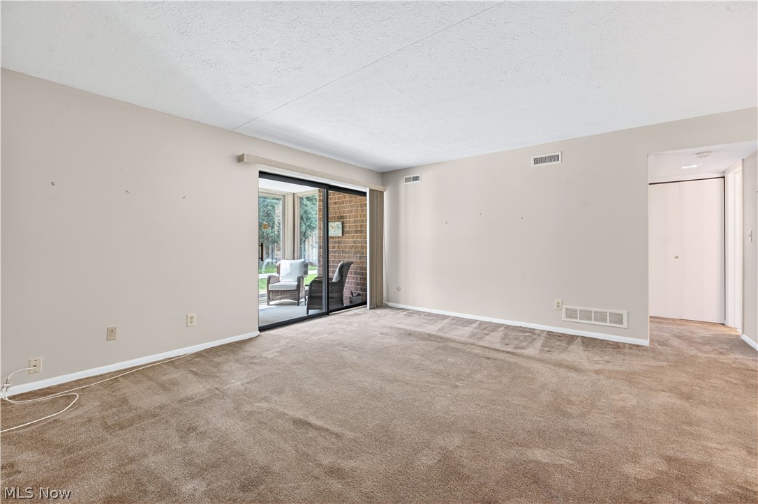 22936 Mastick Road, Unit 101 Cleveland, OH 44126 - Photo 4 of 27