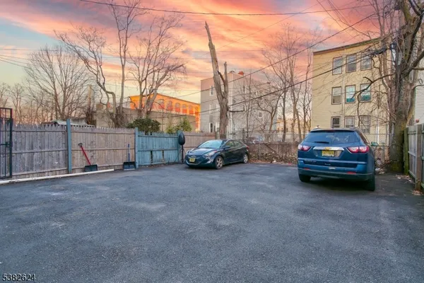 $2,300 | 178 North 16th Street, Unit 1, East Orange, NJ 07017