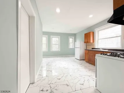 $2,300 | 178 North 16th Street, Unit 1, East Orange, NJ 07017