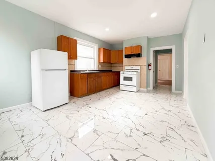 $2,300 | 178 North 16th Street, Unit 1, East Orange, NJ 07017