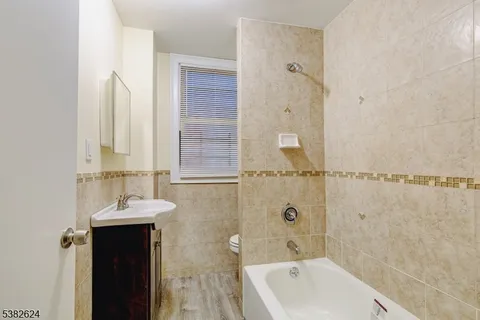 $2,300 | 178 North 16th Street, Unit 1, East Orange, NJ 07017