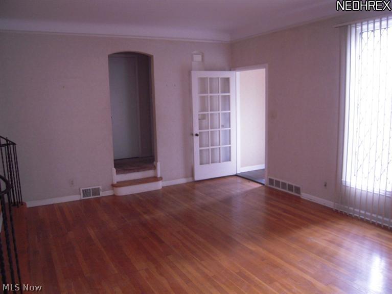 3477 Severn Road Cleveland Heights, OH 44118 - Photo 10 of 16 Living Room