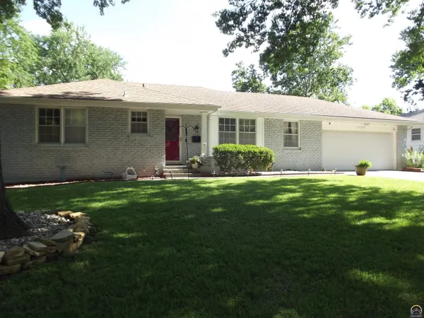 $264,800 | 5509 Southwest 25th Street, Topeka, KS 66614