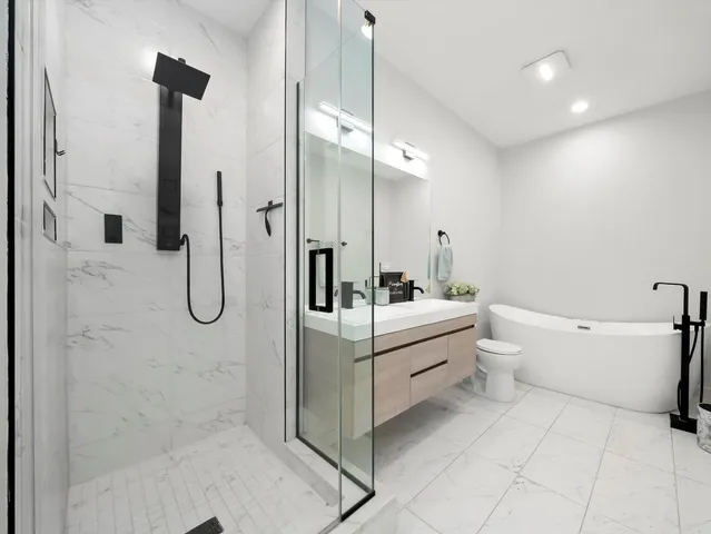 $989,000 | 1336 North Hamlin Avenue, Chicago, IL 60651