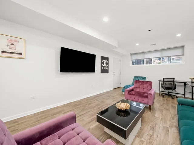 $989,000 | 1336 North Hamlin Avenue, Chicago, IL 60651