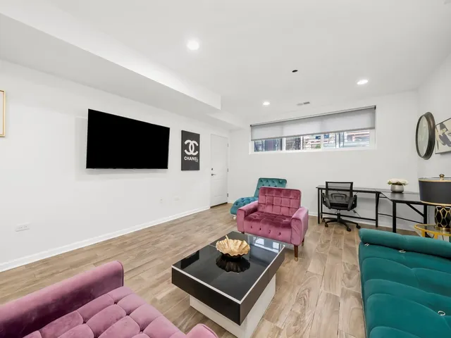 $989,000 | 1336 North Hamlin Avenue, Chicago, IL 60651