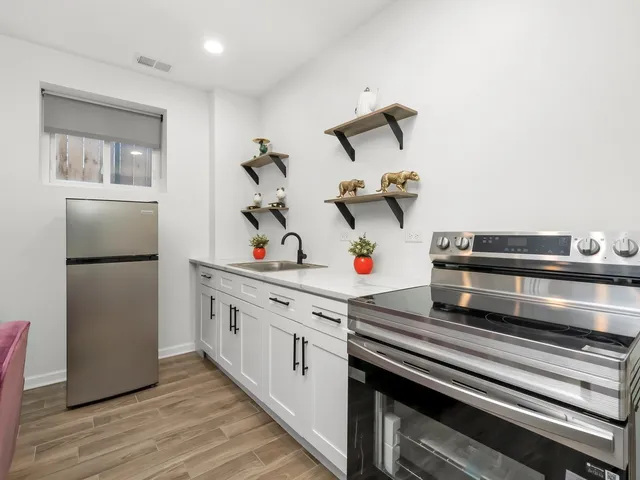 $989,000 | 1336 North Hamlin Avenue, Chicago, IL 60651