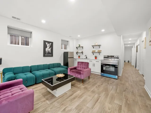 $989,000 | 1336 North Hamlin Avenue, Chicago, IL 60651