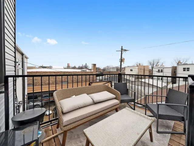 $989,000 | 1336 North Hamlin Avenue, Chicago, IL 60651