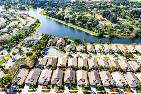 $650,000 | 9430 Lago Drive, Boynton Beach, FL 33472