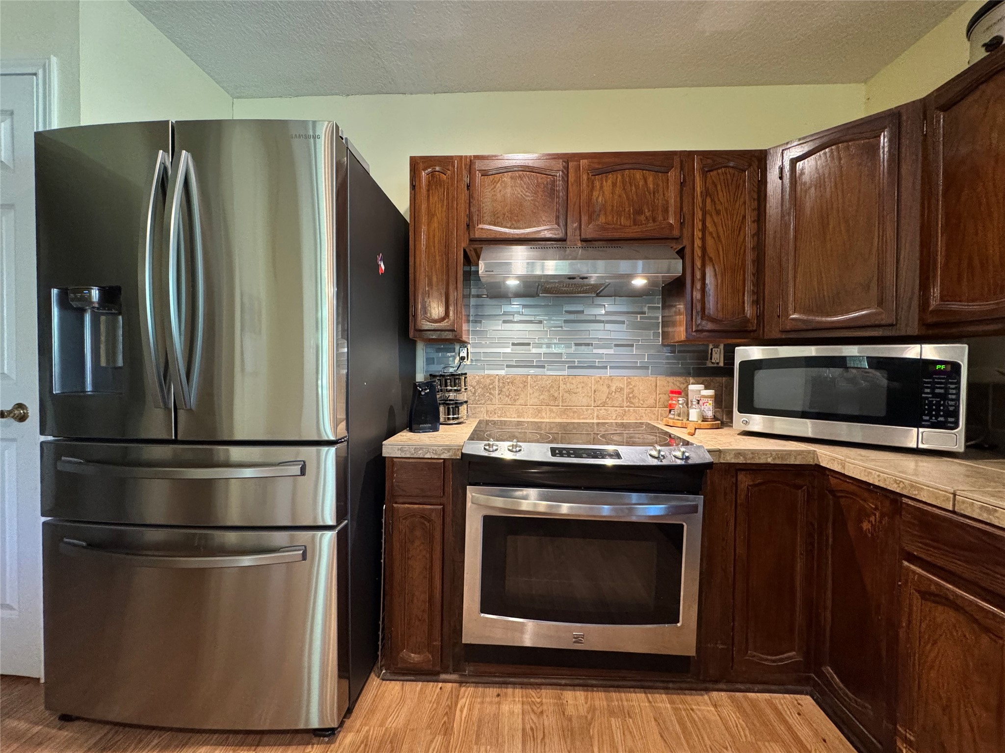 150 Schooner Drive Trinity, TX 75862 - Photo 19 of 49 a kitchen with a stove refrigerator and microwave
