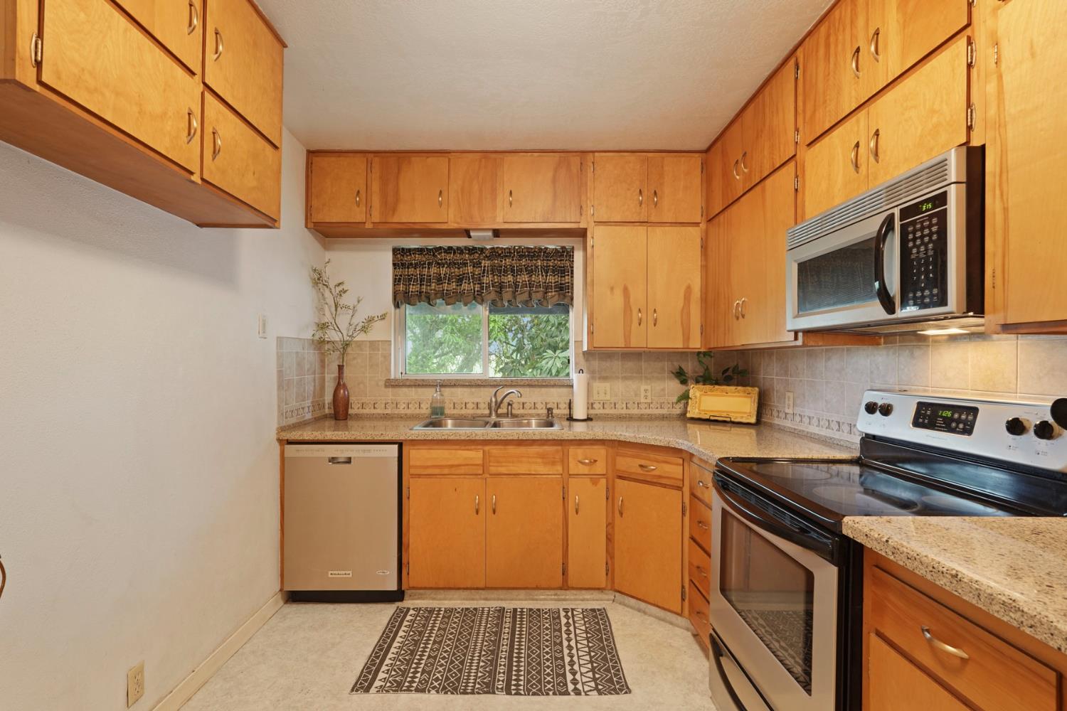 5219 Solari Ranch Road Stockton, CA 95215 - Photo 15 of 82