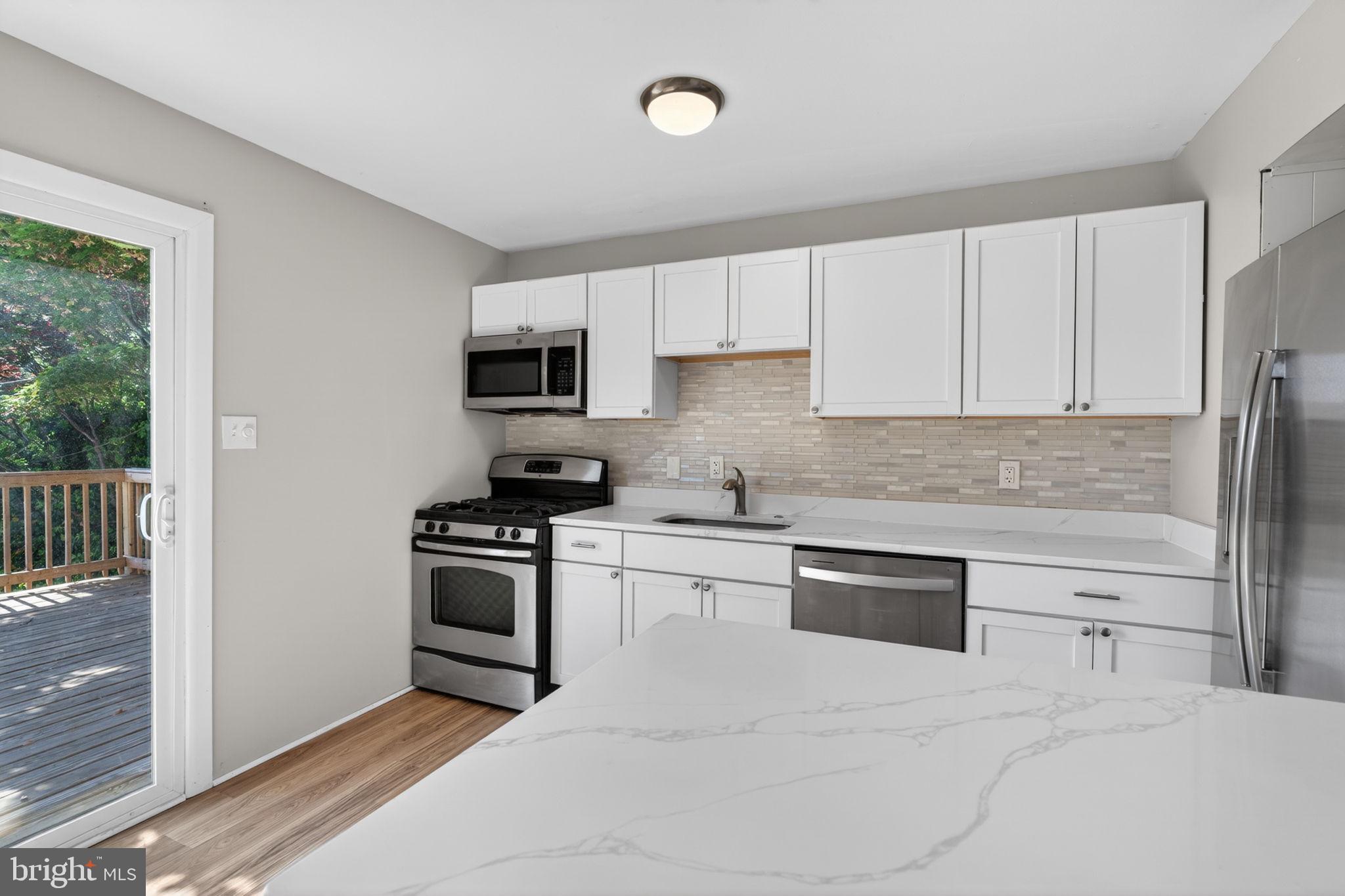 647 Charraway Road Baltimore, MD 21229 - Photo 10 of 45