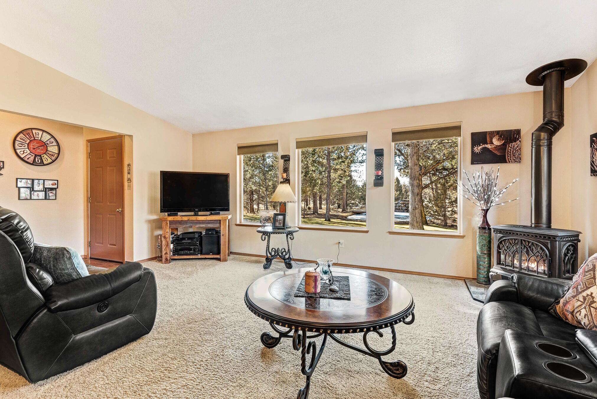 18555 Innes Market Road Bend, OR 97703 - Photo 5 of 52 5