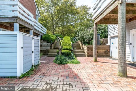 $425,000 | 3151 B Covewood Court, Falls Church, VA 22042