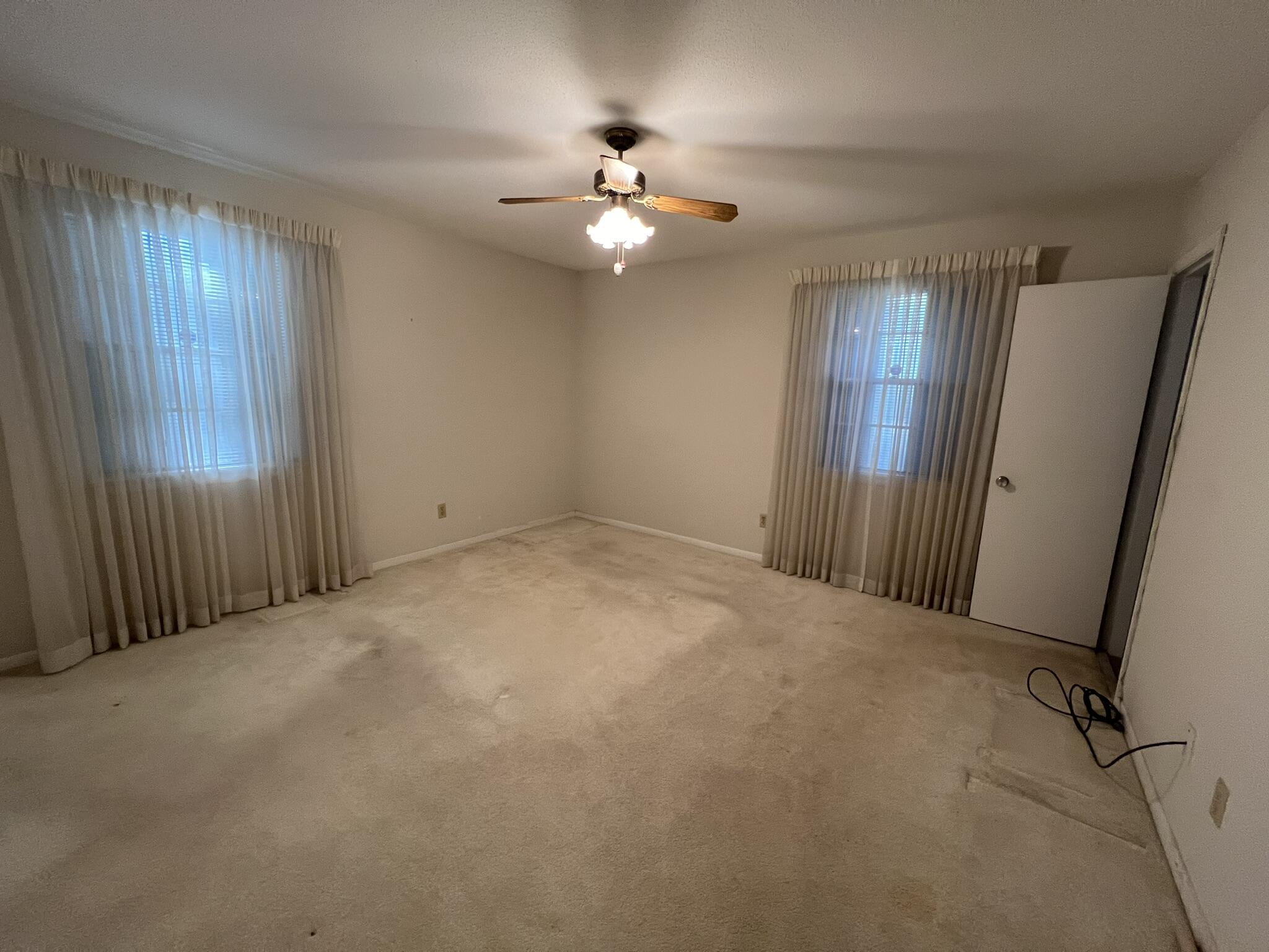 18 Sherwood Road Northwest Fort Walton Beach, FL 32547 - Photo 21 of 49 an empty room with windows and fan
