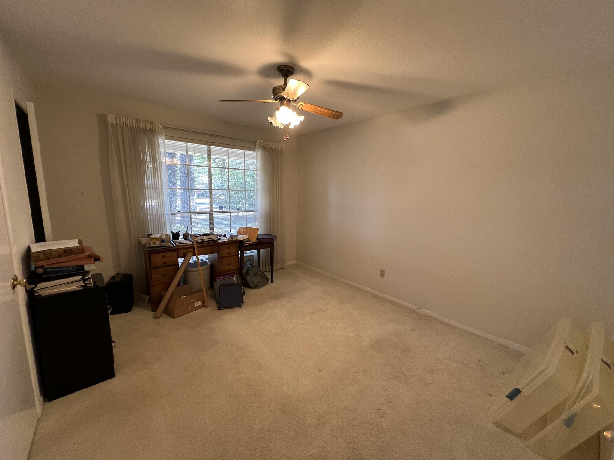 18 Sherwood Road Northwest Fort Walton Beach, FL 32547 - Photo 30 of 49 a bed room with furniture and a flat screen tv