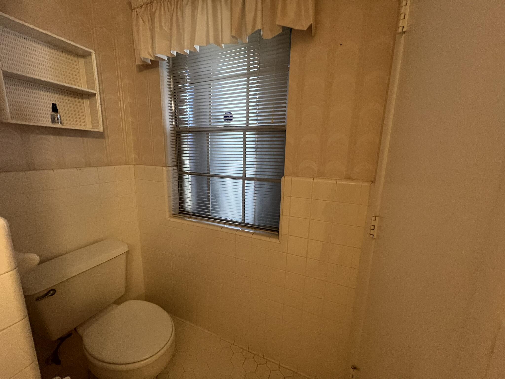 18 Sherwood Road Northwest Fort Walton Beach, FL 32547 - Photo 33 of 49 a bathroom with a toilet and a shower