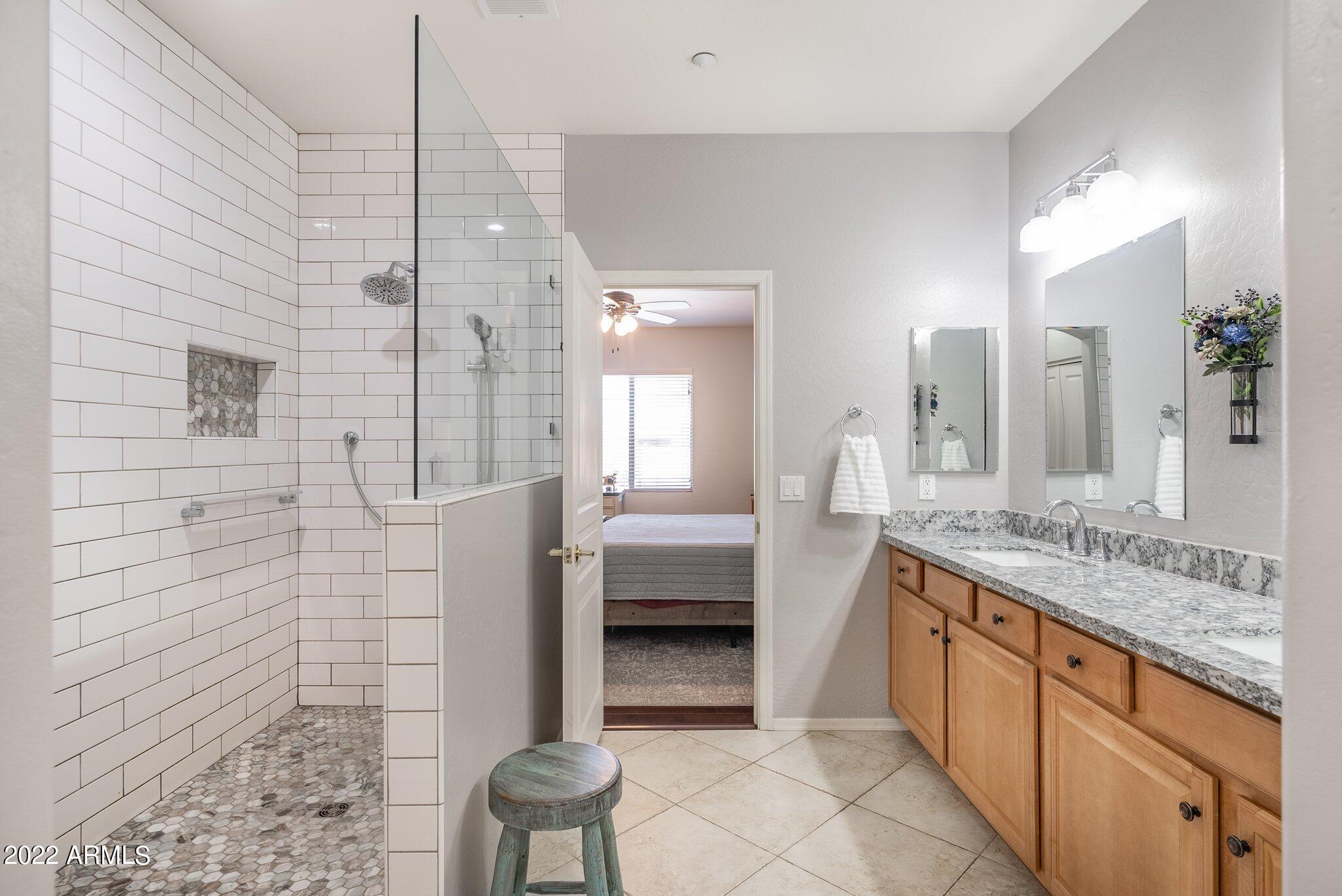 955 East Knox Road, Unit 237 Chandler, AZ 85225 - Photo 2 of 15 27-web-or-mls-DSC06168
