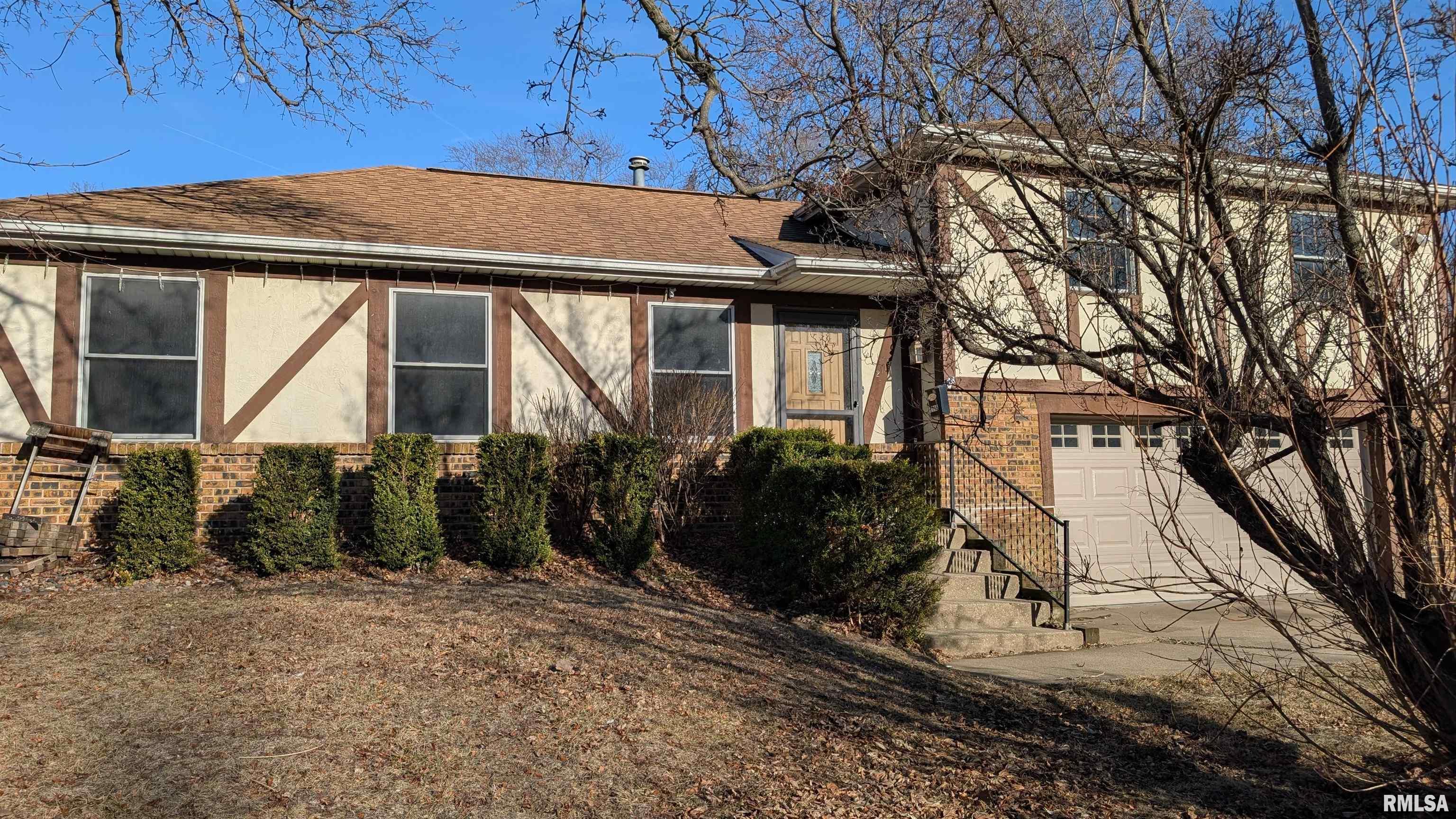 2115 Sunset Drive Pekin, IL 61554 - Photo 2 of 45