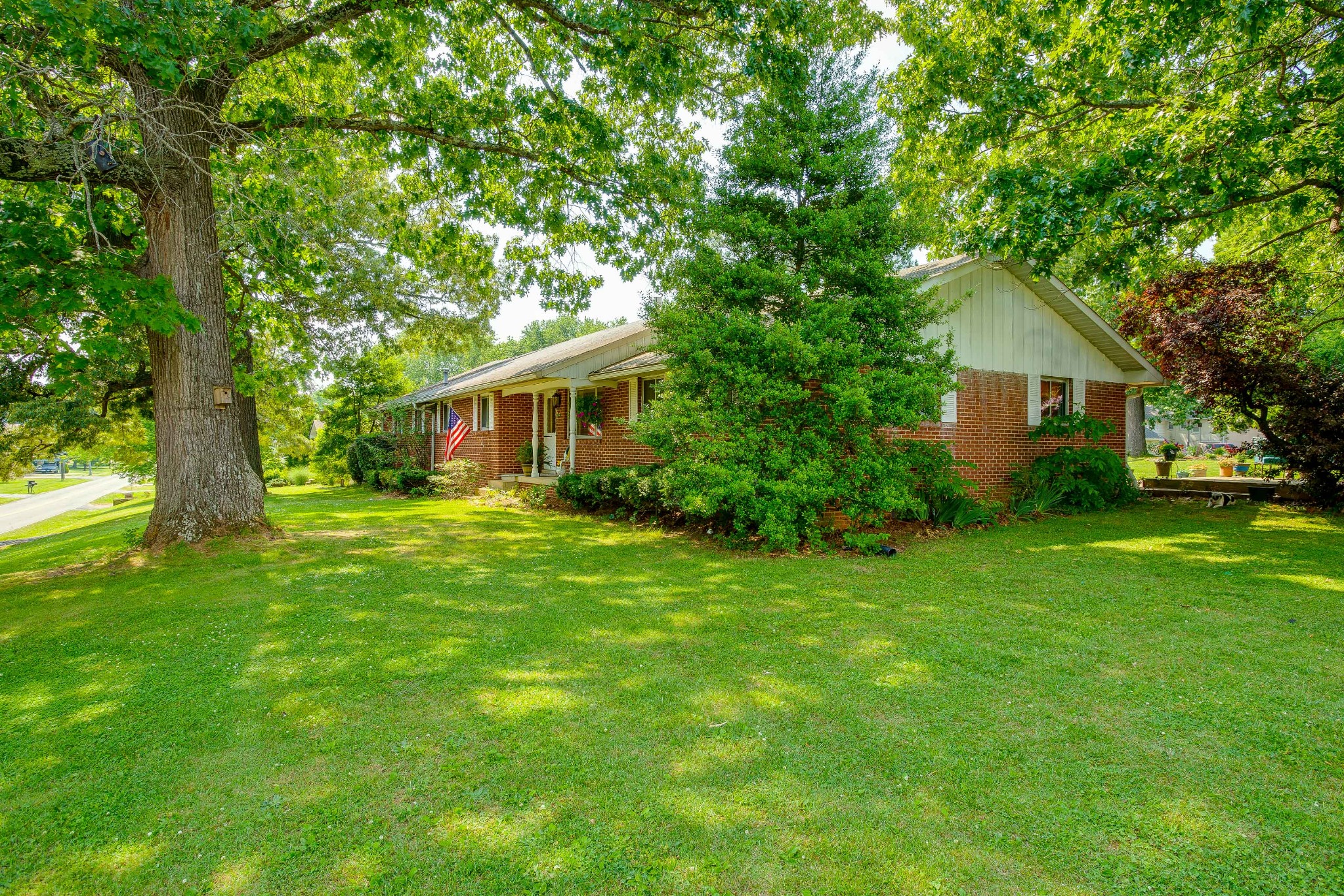 5101 New Chapel Road Springfield, TN 37172 - Photo 2 of 41 a house view with a garden space